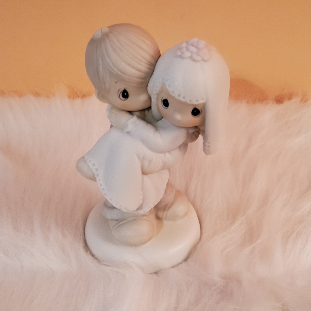PRECIOUS MOMENTS FIGURINE